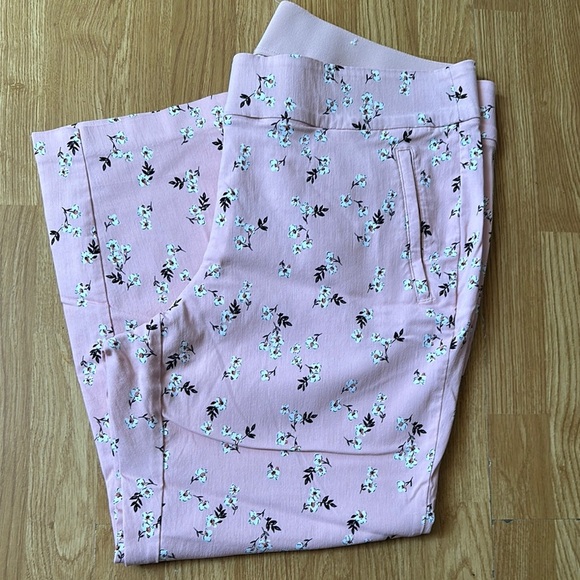 Lane Bryant The Allie Pull-On Cropped Pants - Plus Size 20R - Pink Floral - Picture 14 of 16